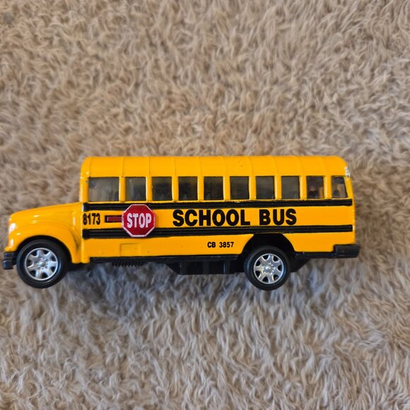 Die-cast Yellow School Bus Toy, 11.5 cm - Picture 2 of 7